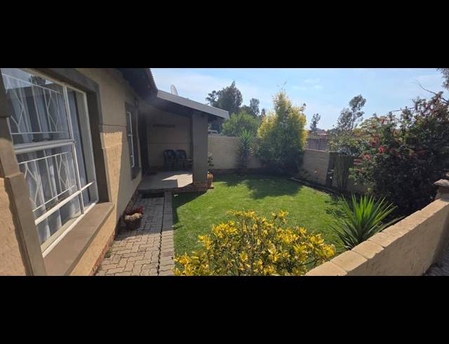 2 BEDROOM TOWNHOUSE FOR SALE IN RIVERSDALE